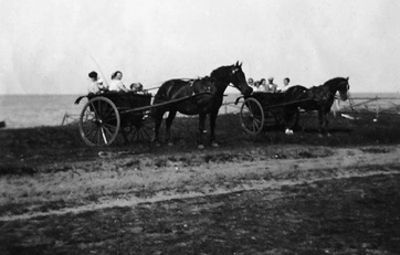 VED STRANDEN - LYSTRUP STRAND, udflugt fra  Oestbygaard i 1920erne.jpg